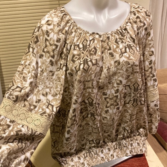 JM Collection Tops - NWOT JM Collection blousy top XL lace detailing on sleeve elastic waist
